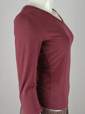 YC-21163-2 Maroon V-Neck Three-Quarter Sleeve Fitted Top product image