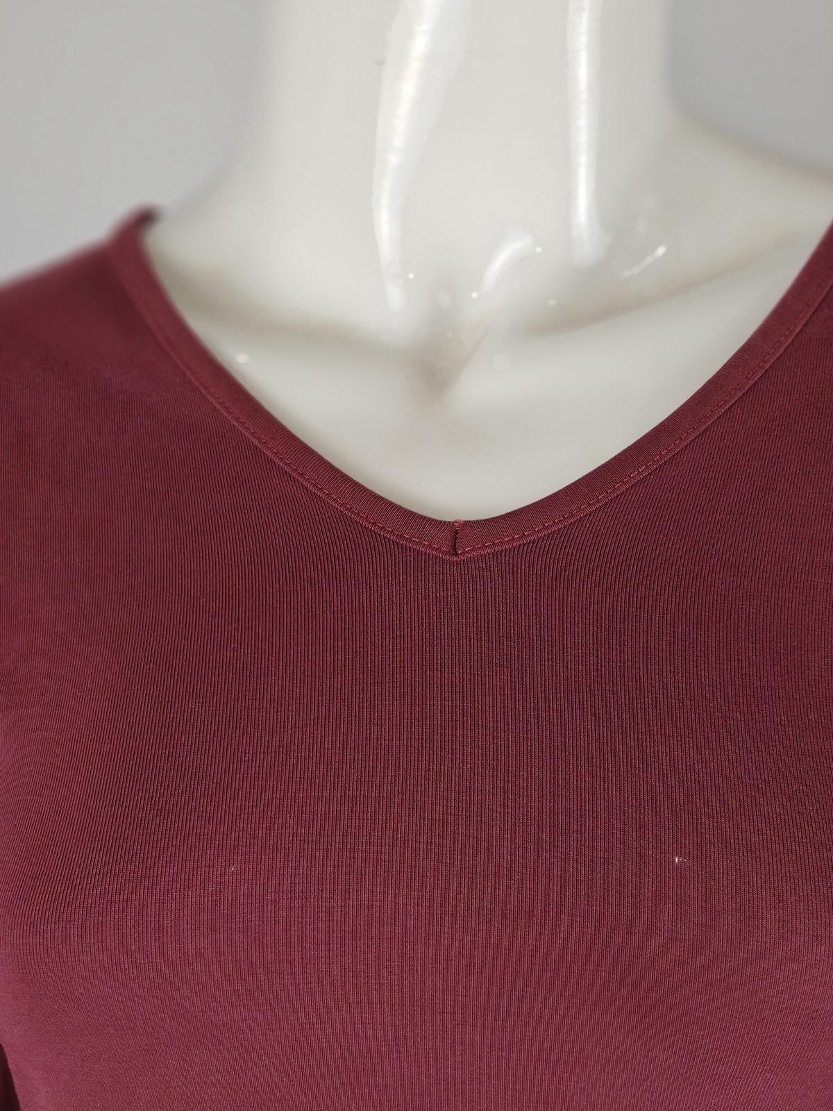 YC-21163-5 Maroon V-Neck Three-Quarter Sleeve Fitted Top product detail